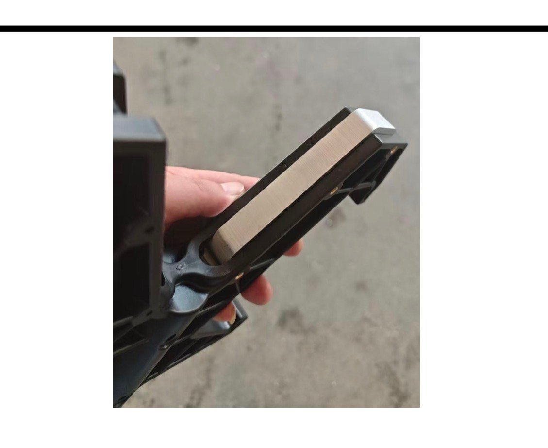 Close-up of the aluminium contact insert fitted to a RiggerSafe head